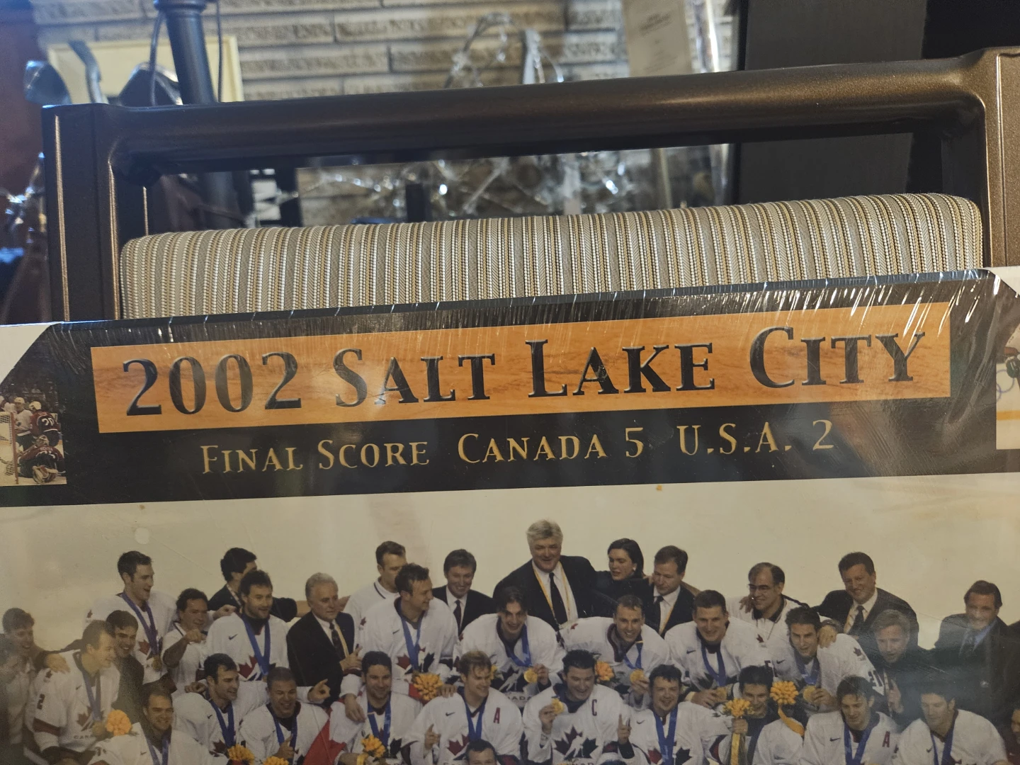 2002 Canadian Men's Olympic Hockey Team Gold Medal Winners Photo - photo 4