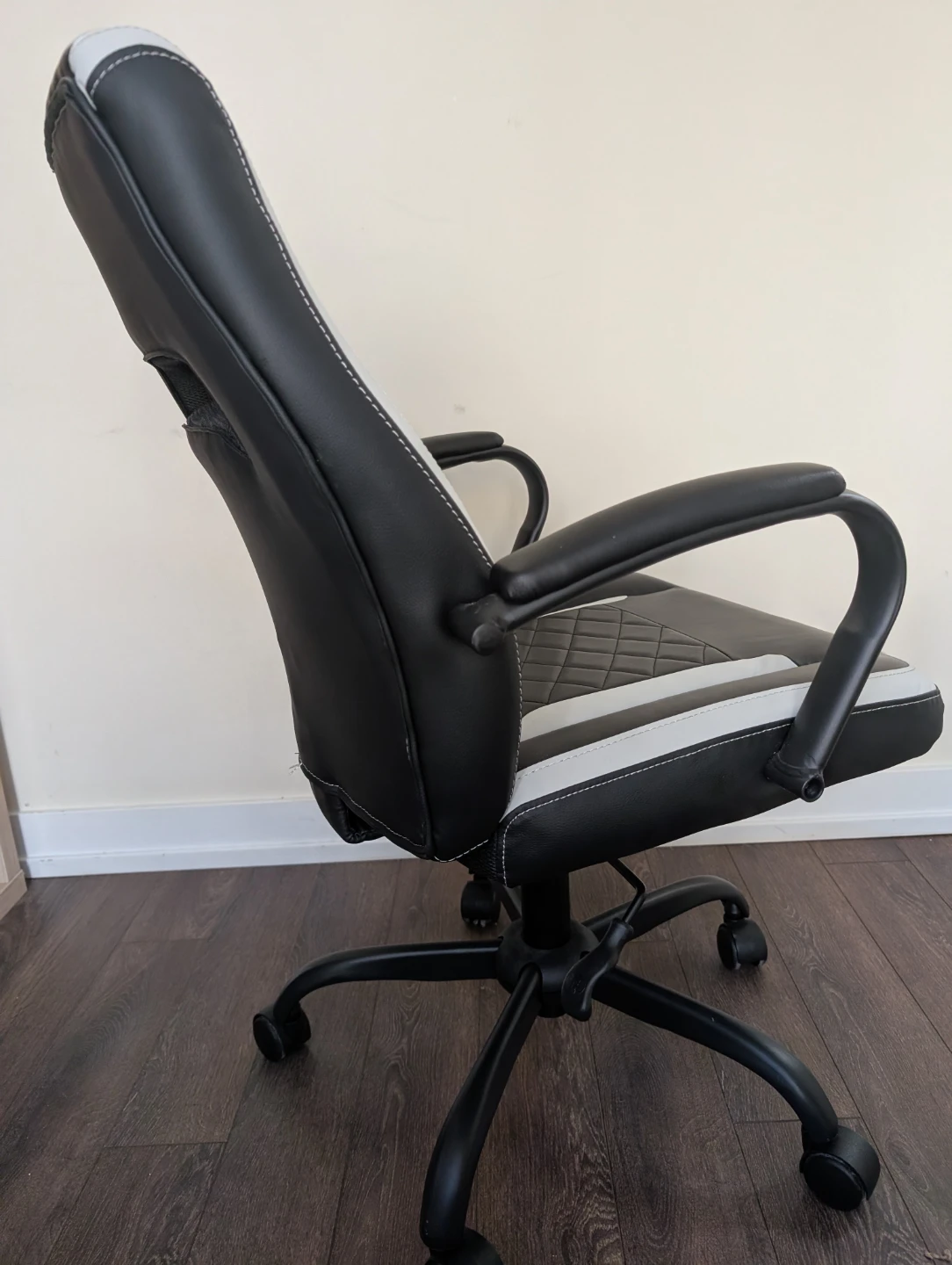 Black and White Gaming Office Chair - photo 3