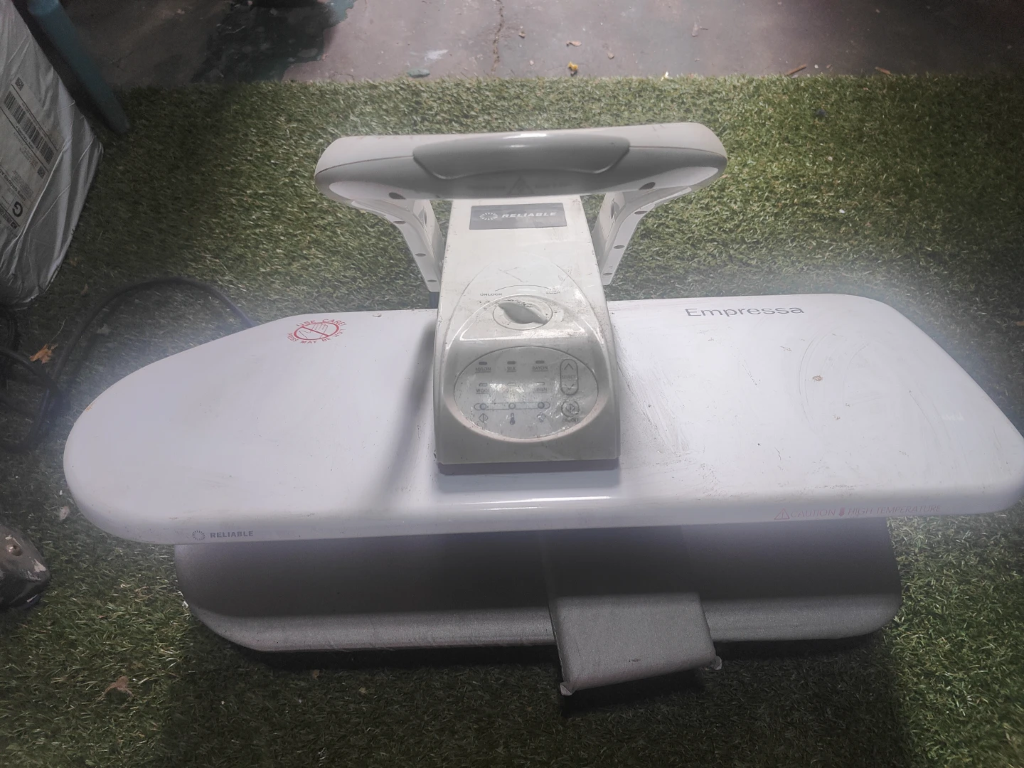 Reliable Empressa Steam Ironing Press