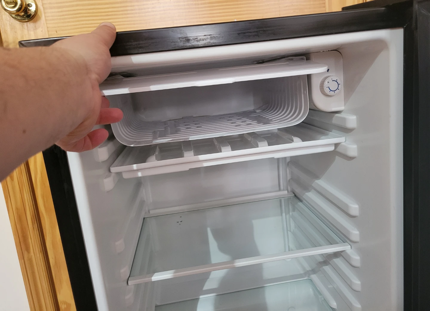 Frigidaire Mini Fridge - photo 5