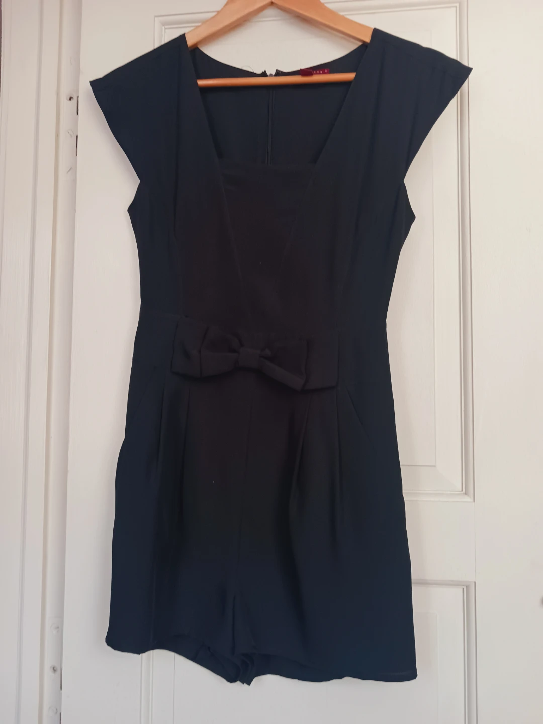 TED BAKER LONDON Black Bow Detail Romper.  Size 0. - photo 4