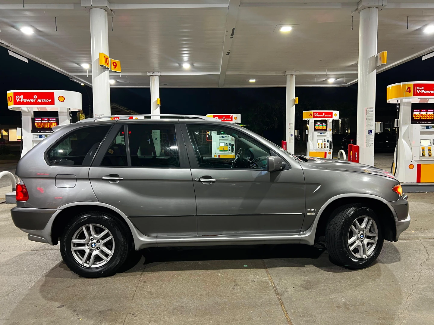 BMW X5 SUV - photo 5