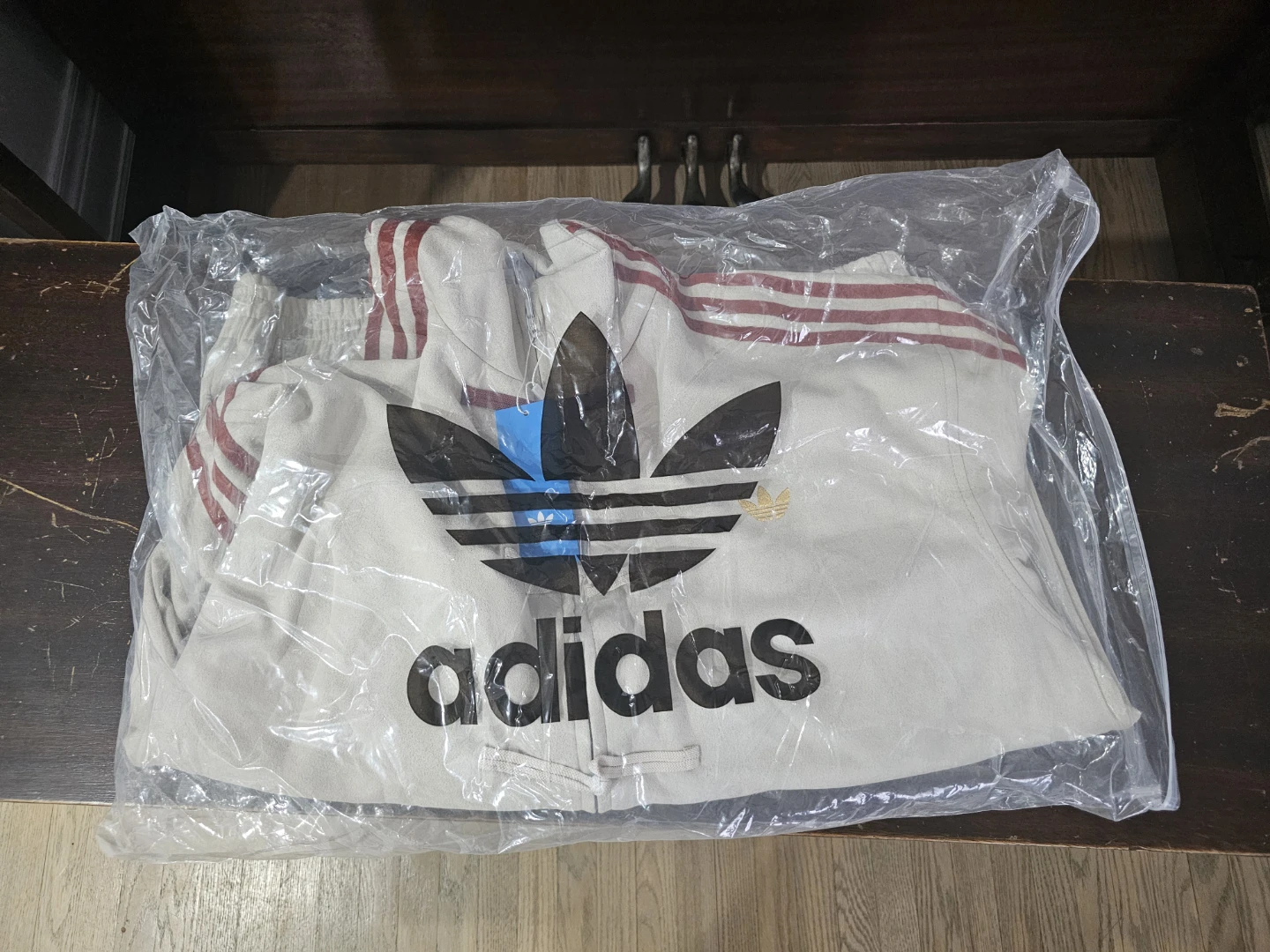 Adidas Track Jacket Beige with Burgundy Stripes - photo 3