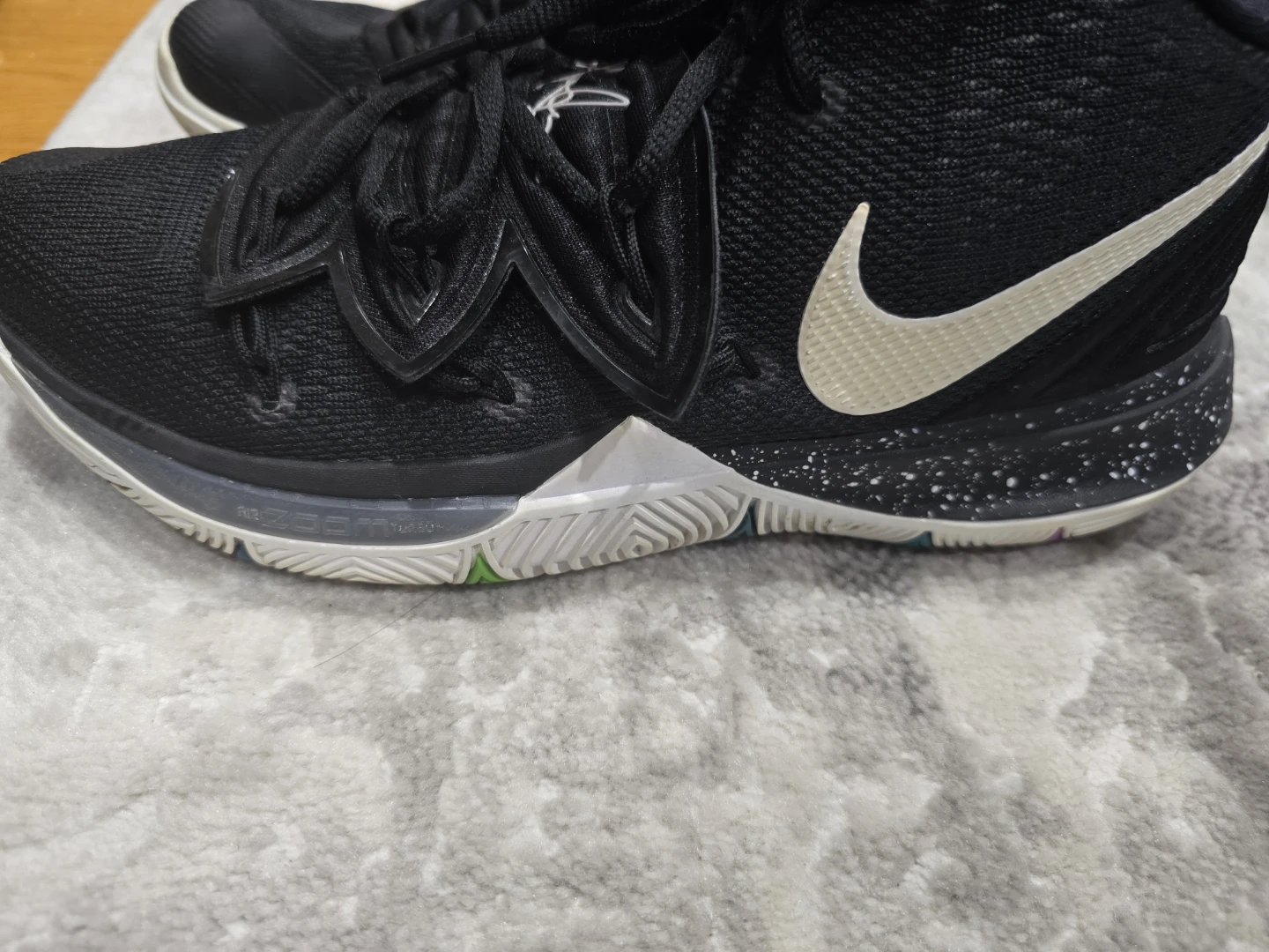 Nike Kyrie 5 "Black Magic"