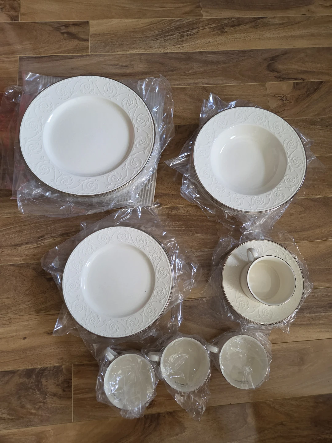 Mikasa Plaza Platinum 20 pc. Service for 4 Dinnerware Set - photo 3