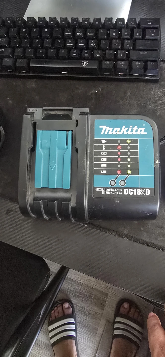 Makita DC18SD Battery Charger - photo 2