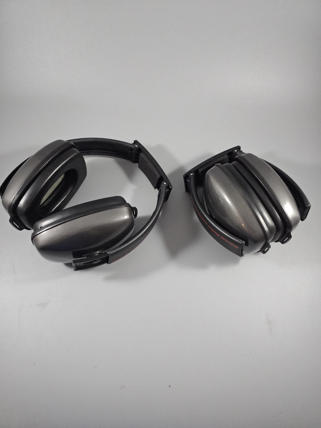 Pair of Bilsom Pocket Shooting Earmuffs Barely Used ⚽
