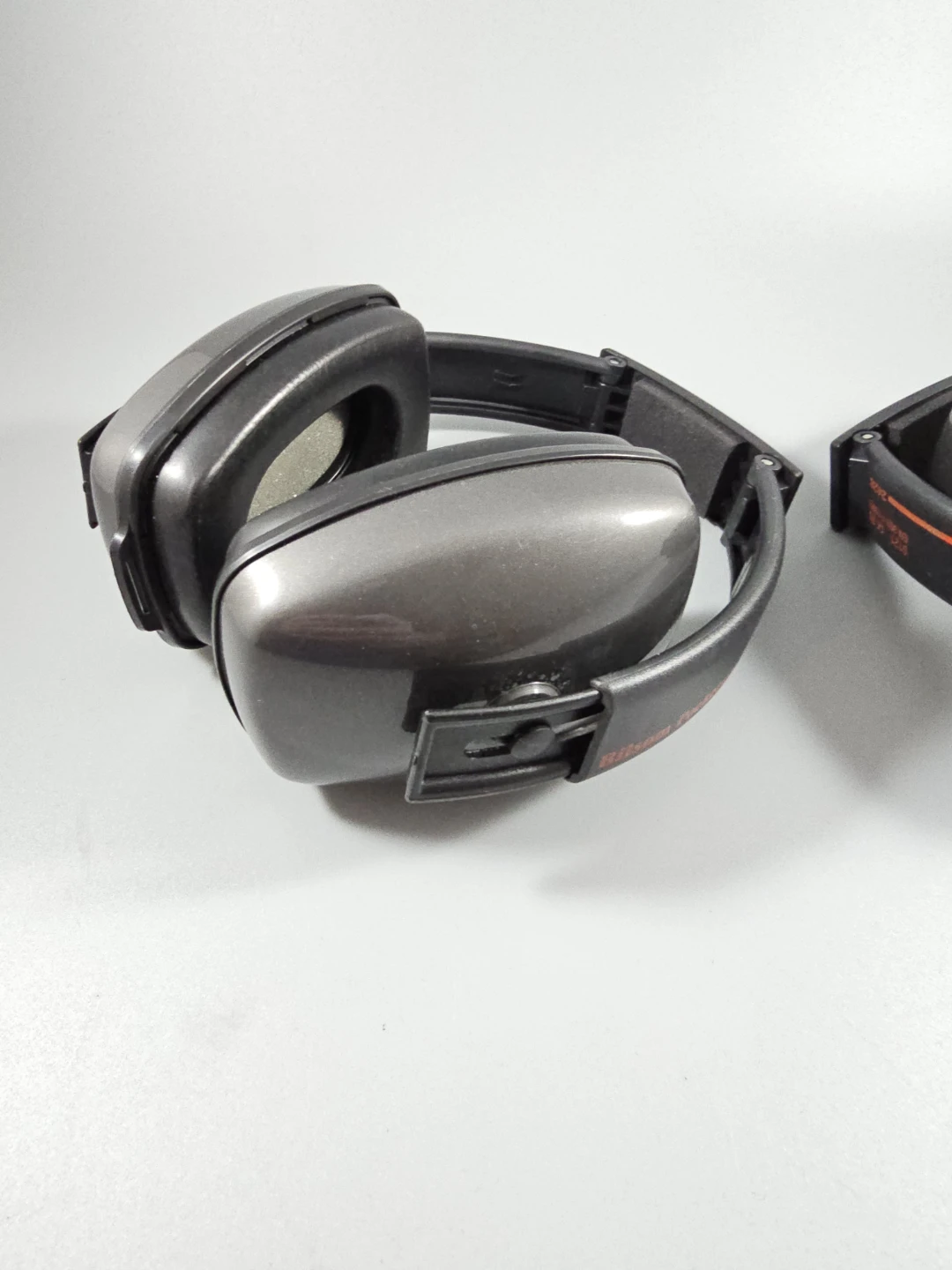 Pair of Bilsom Pocket Shooting Earmuffs Barely Used ⚽ - photo 2