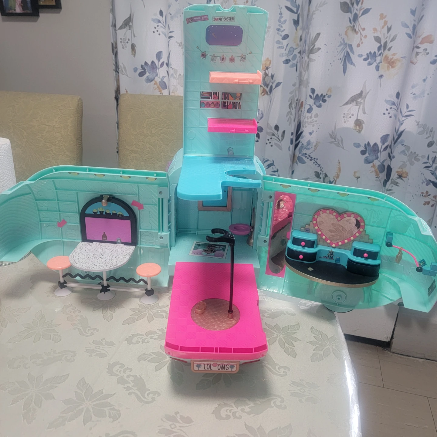 LOL Surprise Amazing Surprise Dollhouse RV Camper Playset - photo 5
