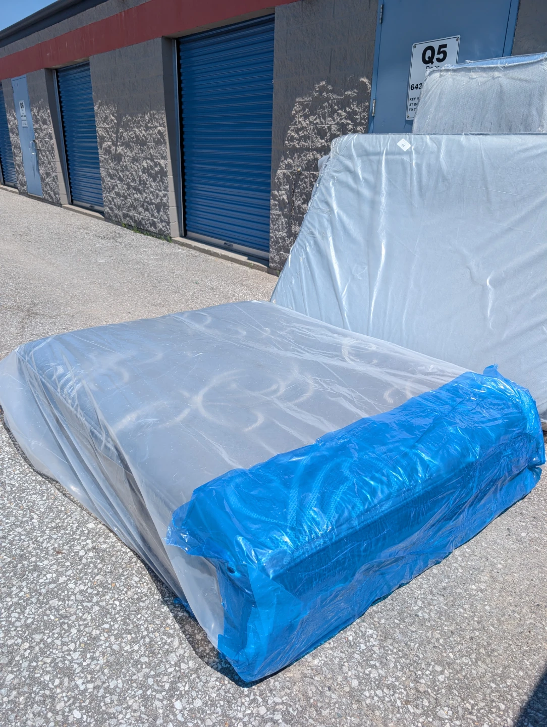Free delivery Beautyrest World Class Mattress  Pillow top - photo 3