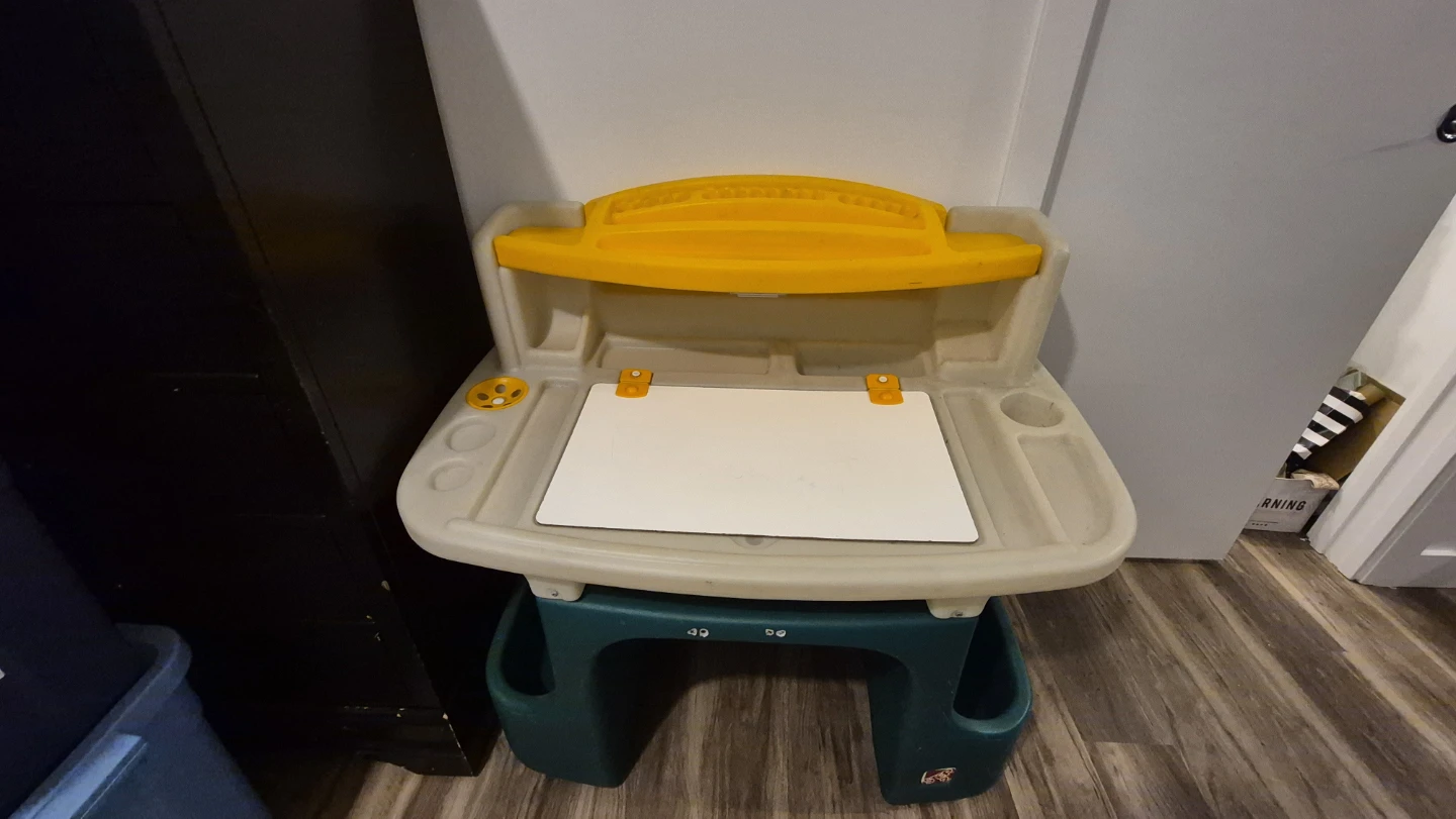 Step2 Children's Art Desk with Stool