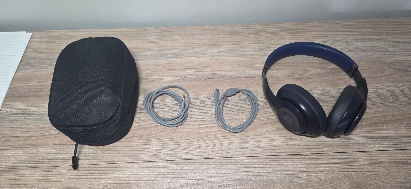 Beats Studio Pro Wireless Headphones with Case & Cables - photo 3