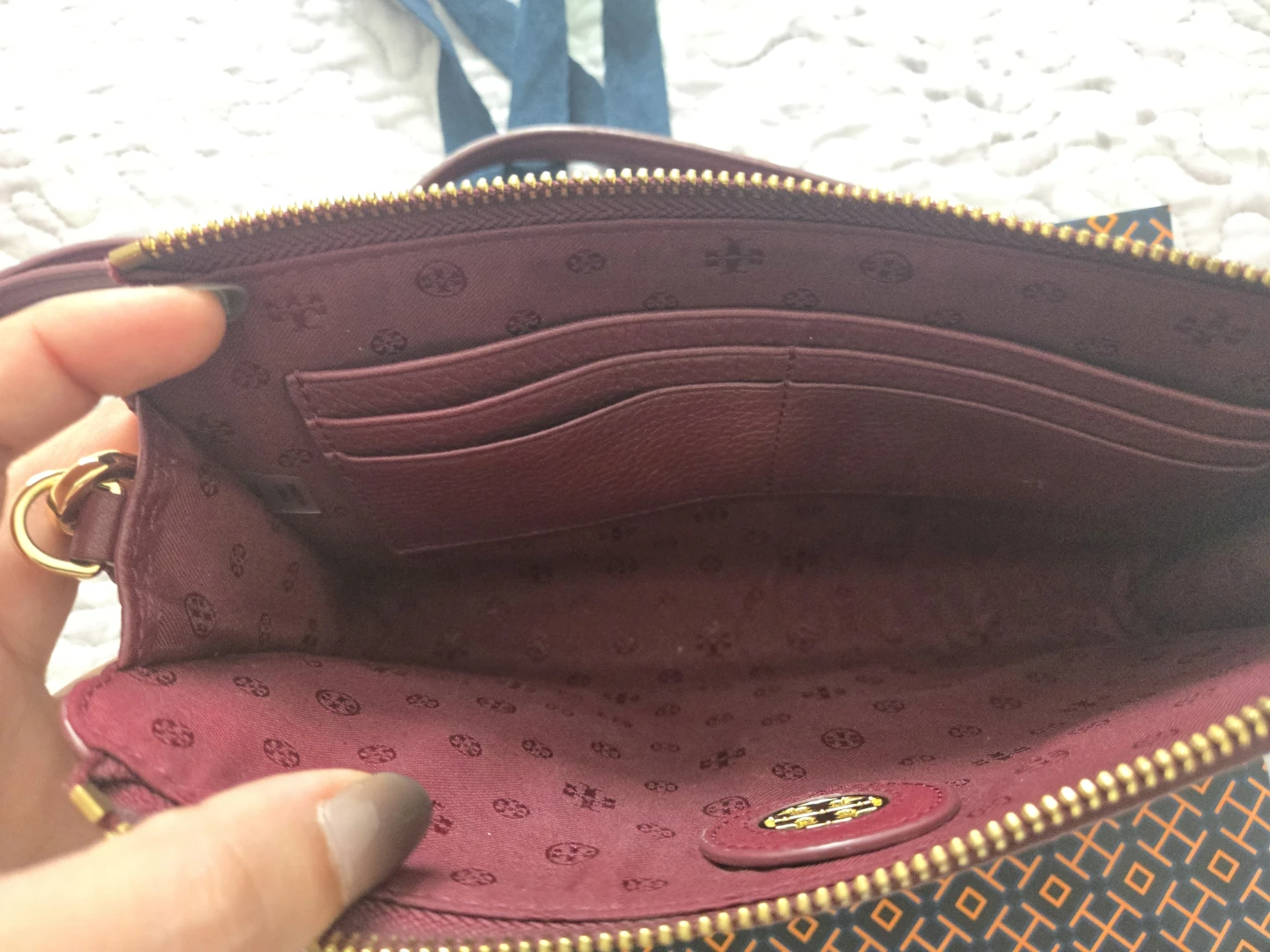 Tory Burch pebbled leather crossbody wallet burgundy - photo 2
