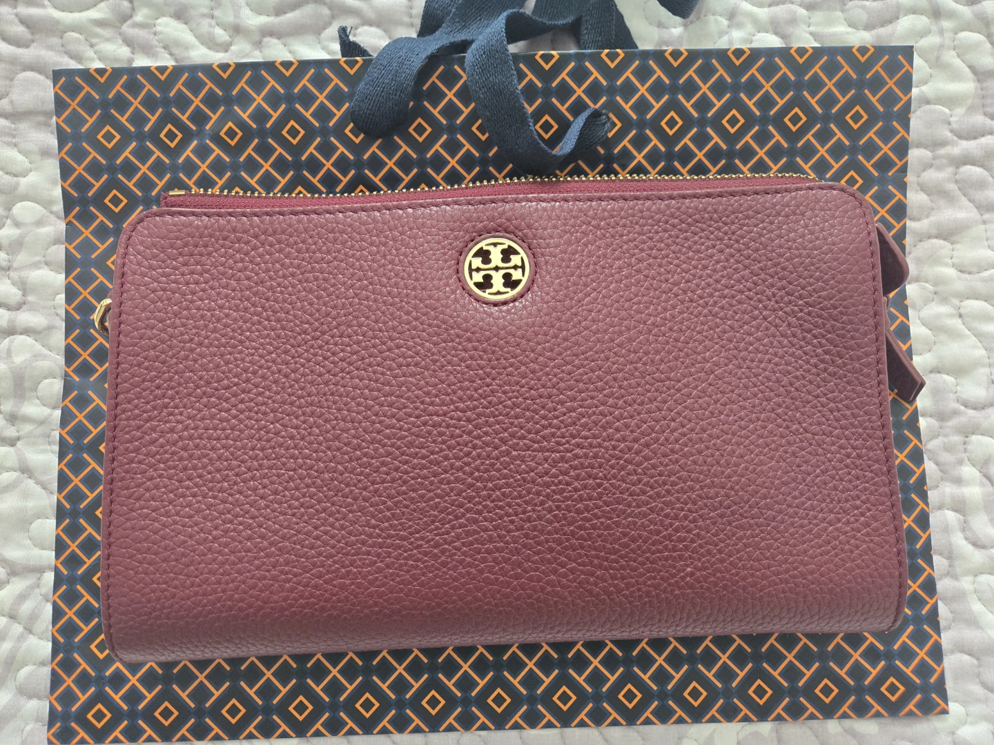 Tory Burch pebbled leather crossbody wallet burgundy - photo 4