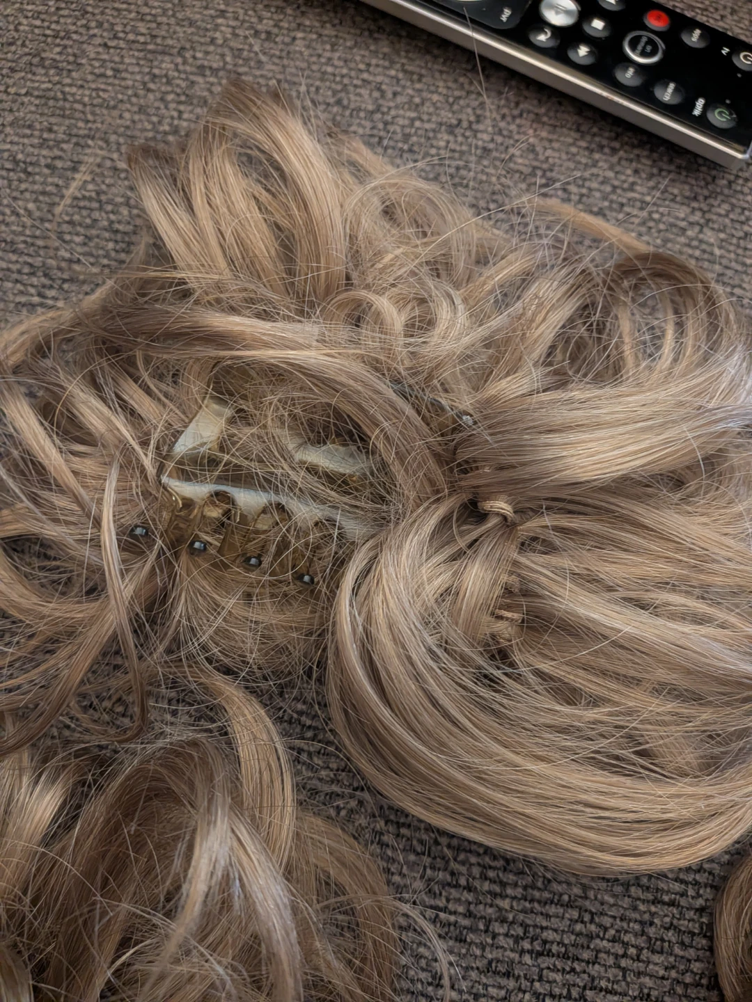 messy bun hair pieces,pick up in St Albert - photo 4