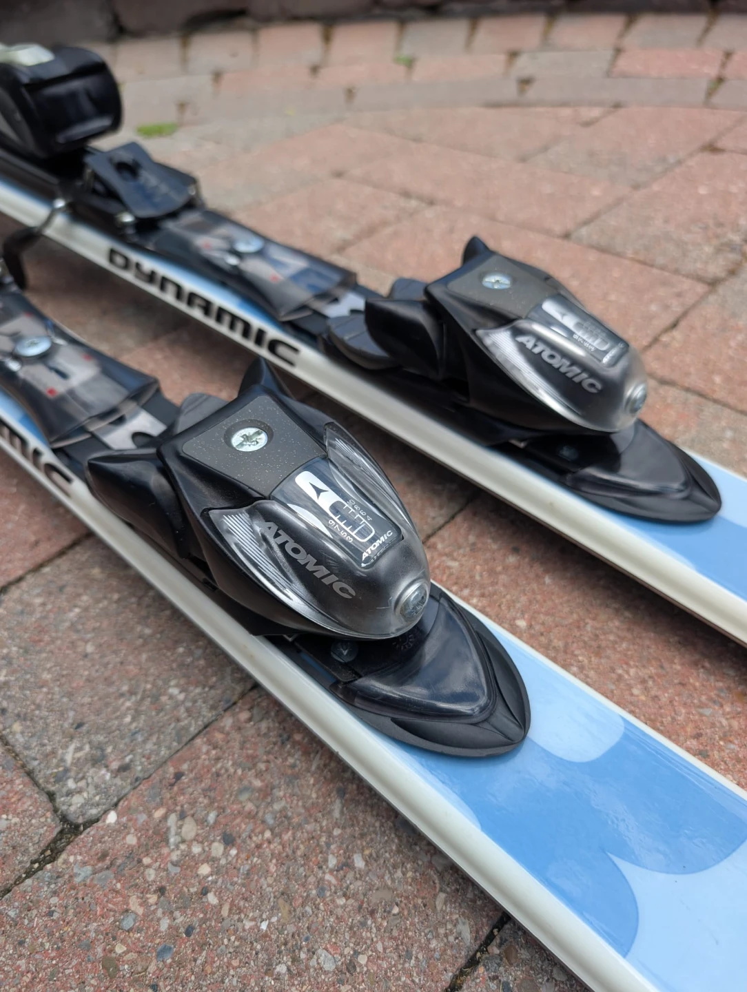 Dynamic VR01 Skis with Atomic Bindings - 148cm - photo 5