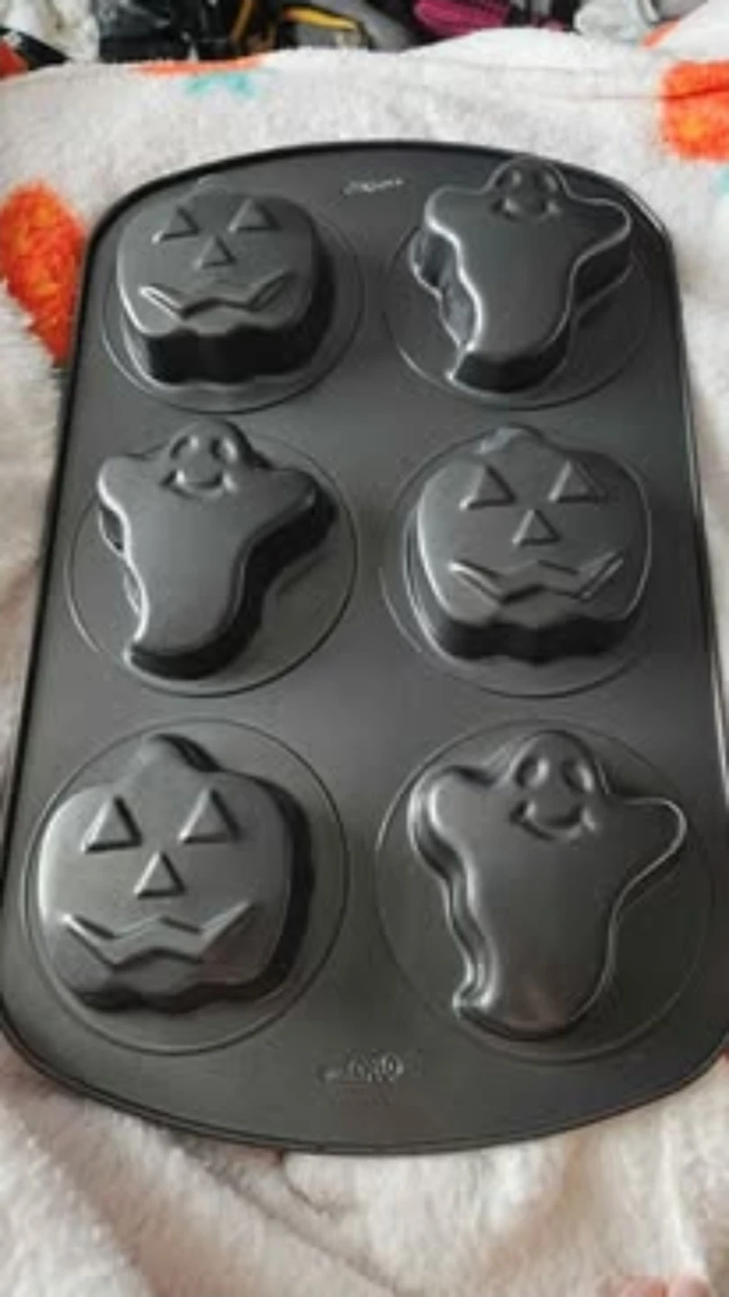 🌸 Wilton Halloween Cake Pan / Muffin Pan 🎃👻(NEED GONE) - photo 2