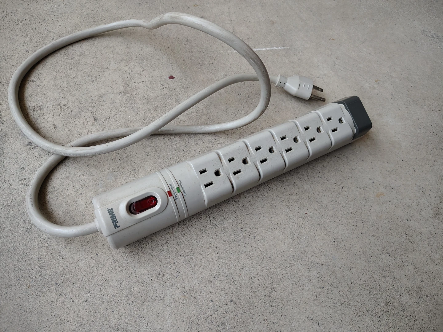 PRIME Surge-Protector Power Bar, 6 Outlets