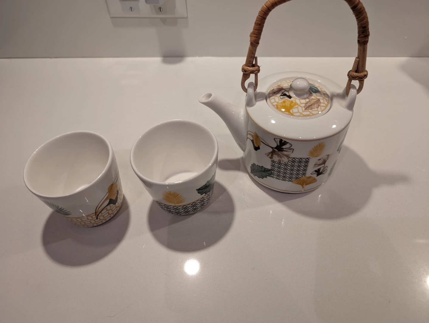 Ceramic teapot with woven handle and 2 matching cups