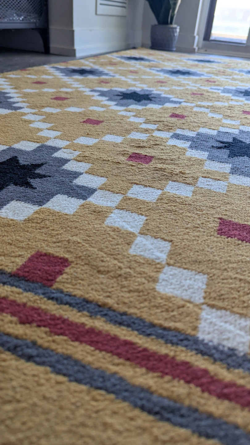MOVING SALE - Area Rug with Geometric Pattern - photo 3