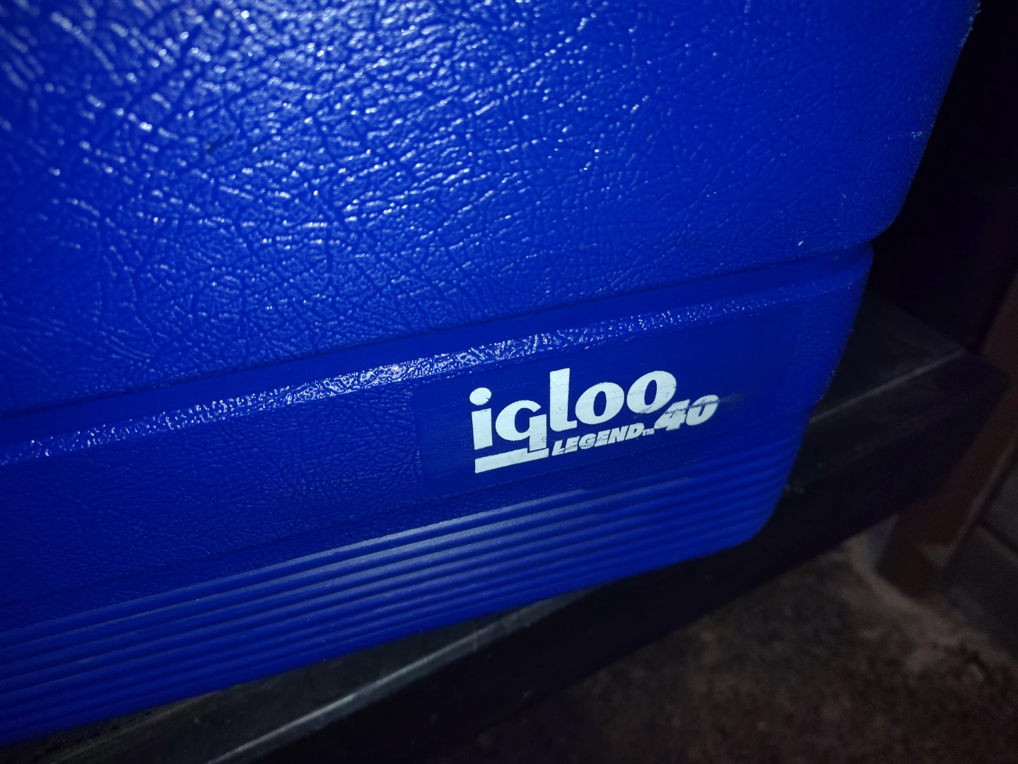 IGLOO 40 Quart Fishing Camping Cooler with Drain - photo 3