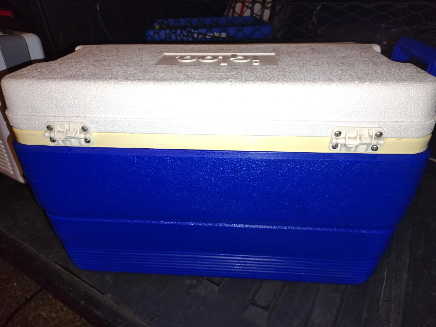IGLOO 40 Quart Fishing Camping Cooler with Drain - photo 5