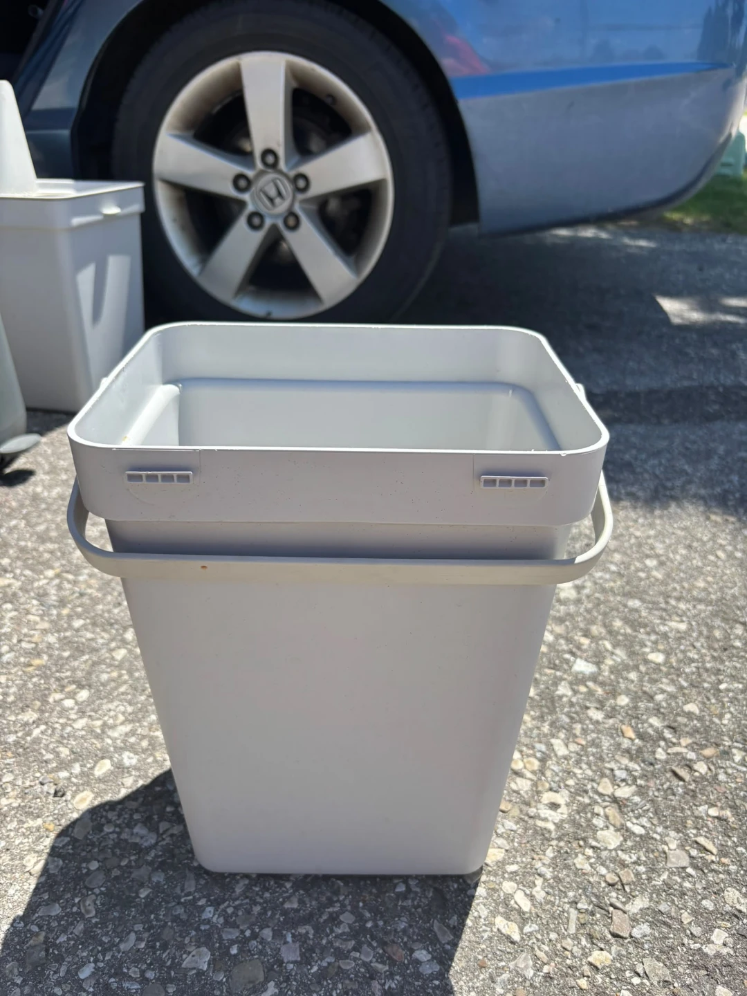 Garbage bins - photo 4