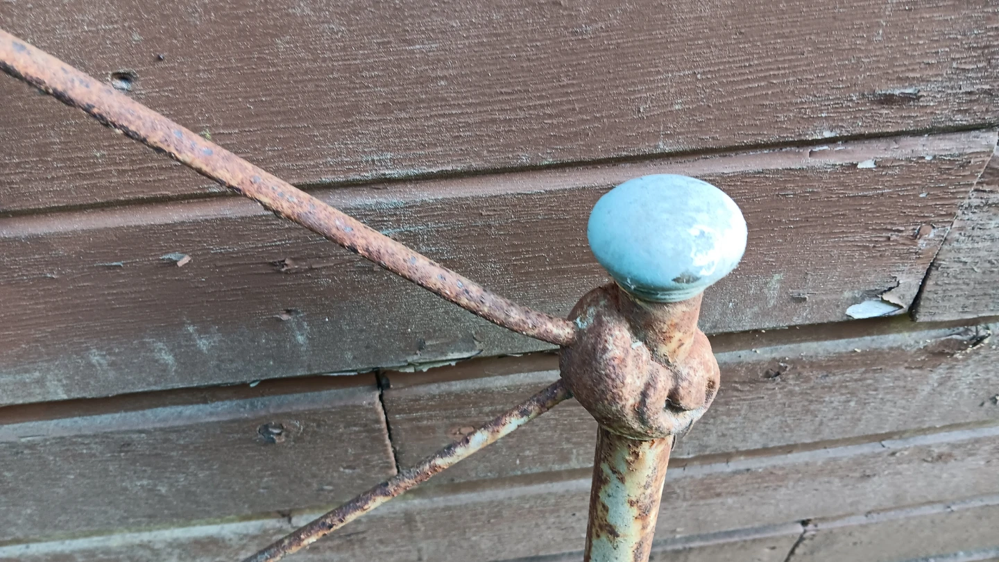 Antique Metal Bed Frame - photo 3
