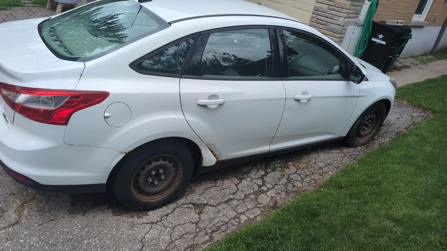 2013 Ford Focus SE Sedan - photo 3