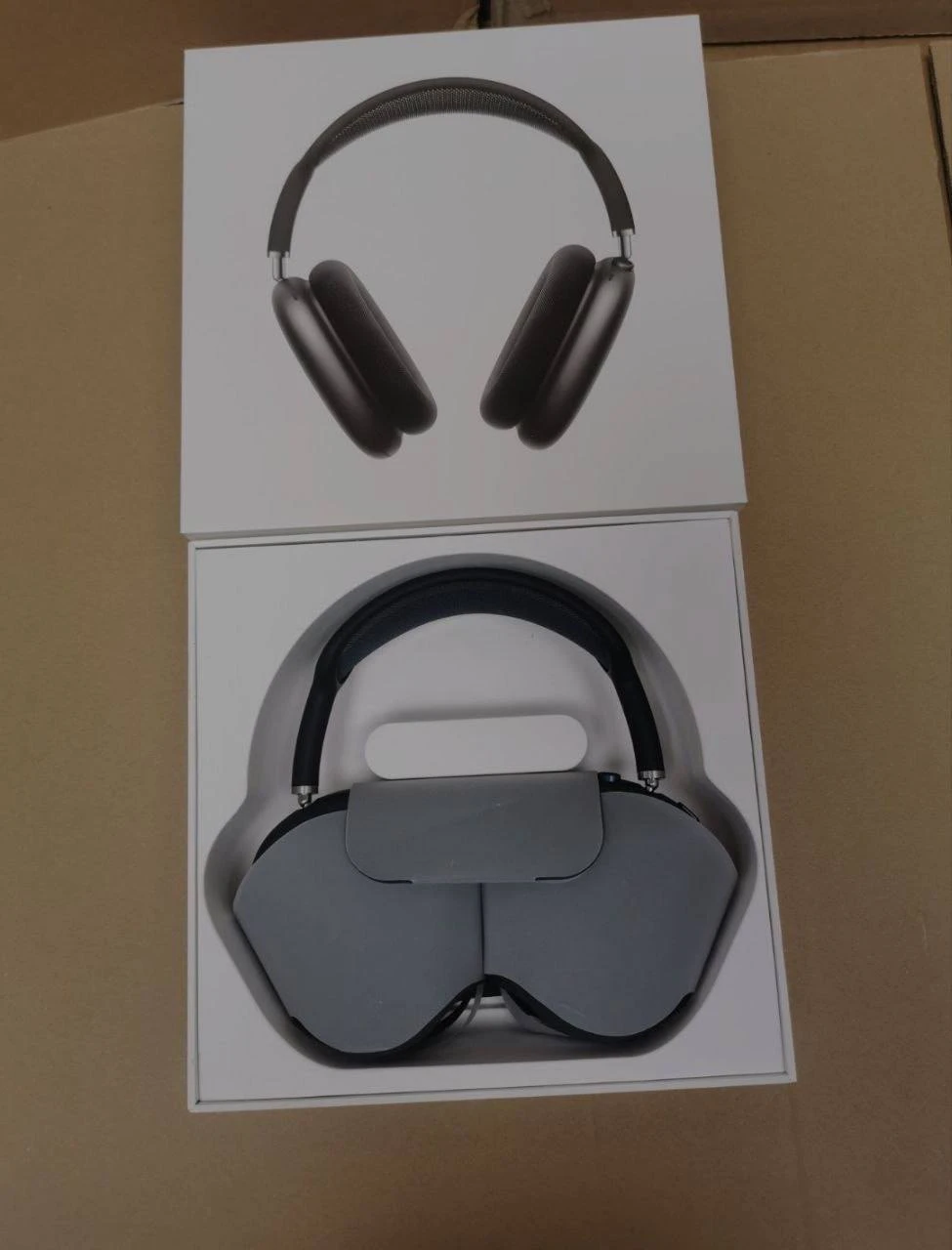 Apple AirPods Max Headphones - black and light bule