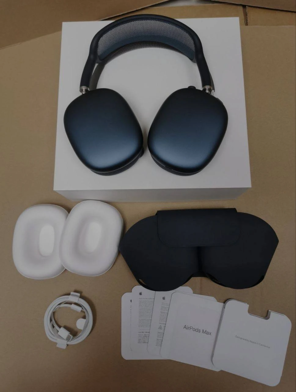 Apple AirPods Max Headphones - black and light bule - photo 2