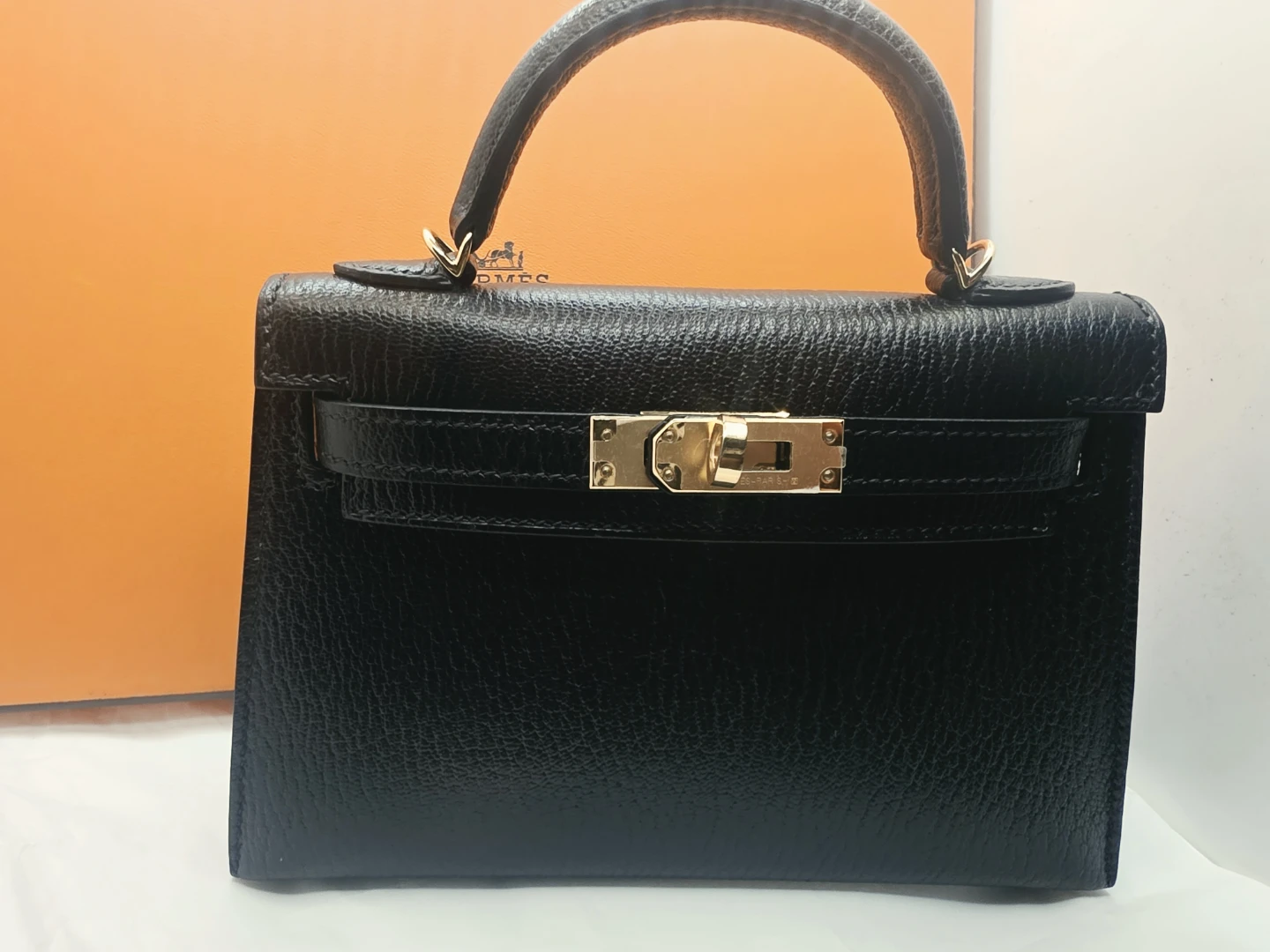 Hermès Paris Kelly 20 Black Leather Top Handle Bag - photo 4