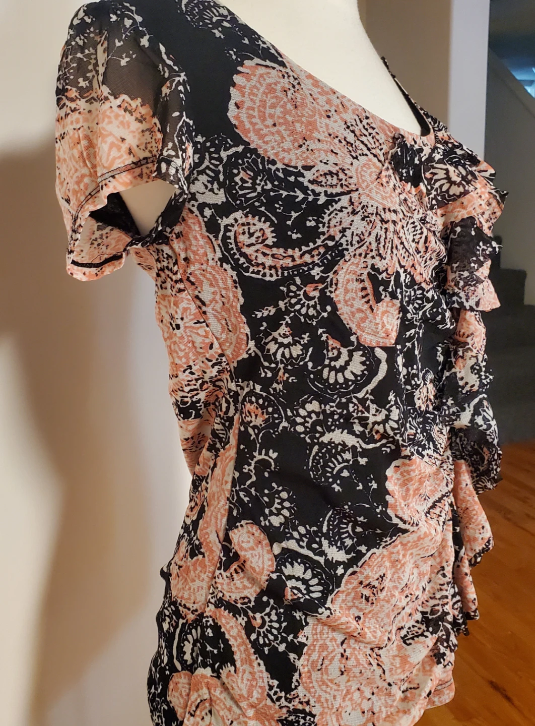 Apt pink and black paisley ruffle blouse for women. - photo 2