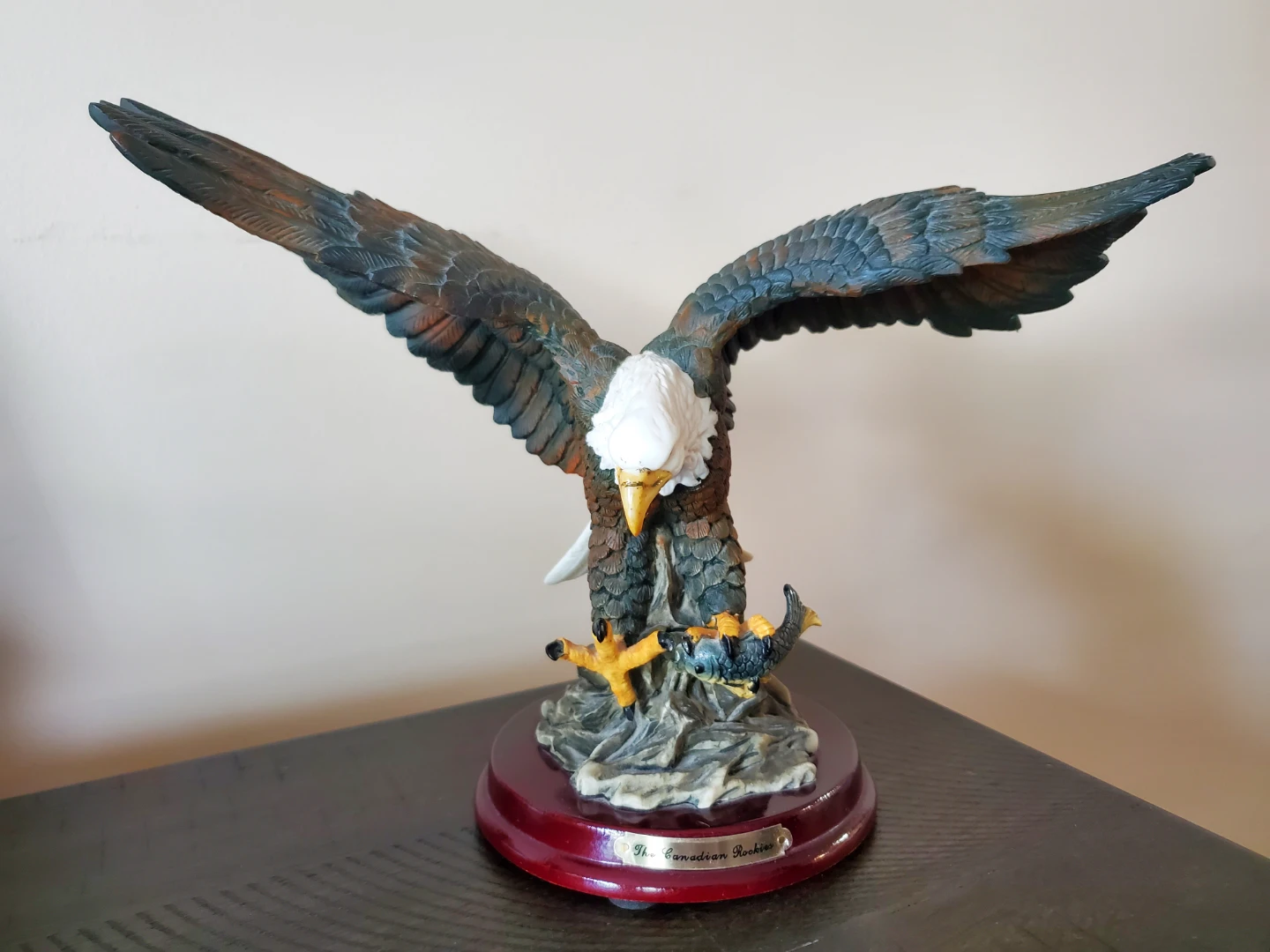 Eagle with Fish Figurine - The Canadian Rockies ⚽