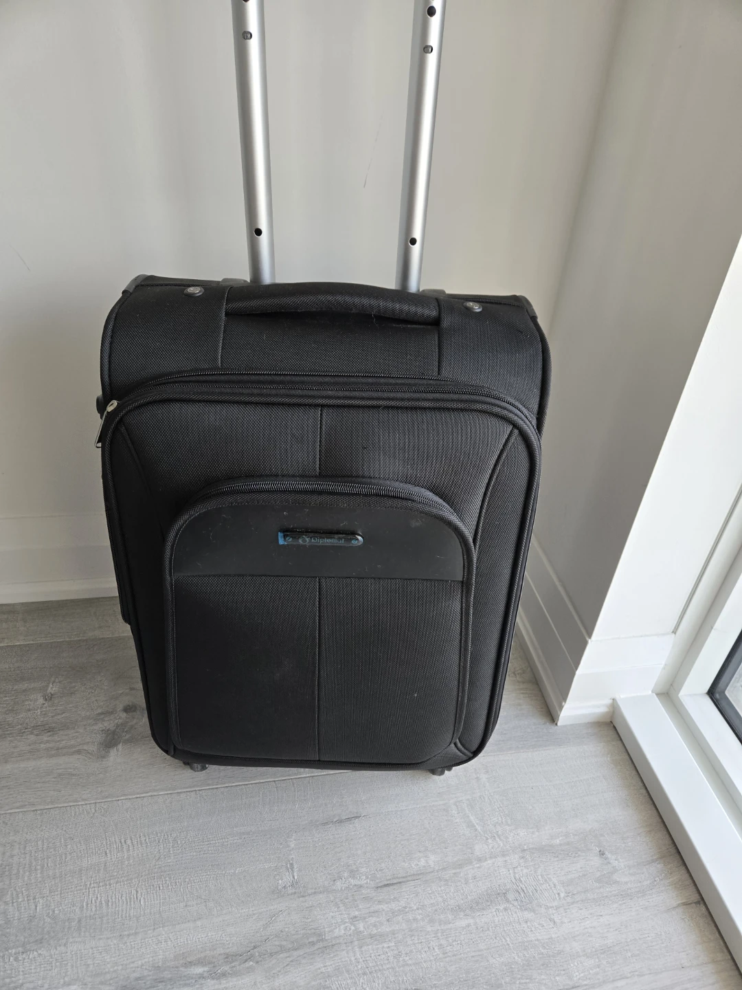 Diplomat Black Rolling Suitcase