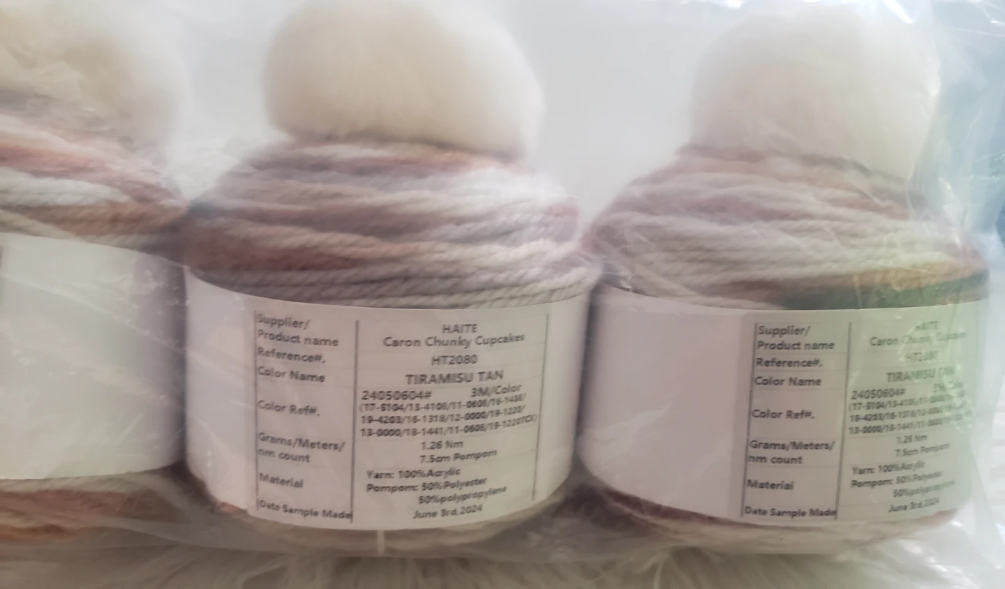 Brand new 3x HAITE Caron Chunky Cupcakes Yarn - Tiramisu Tan - photo 2