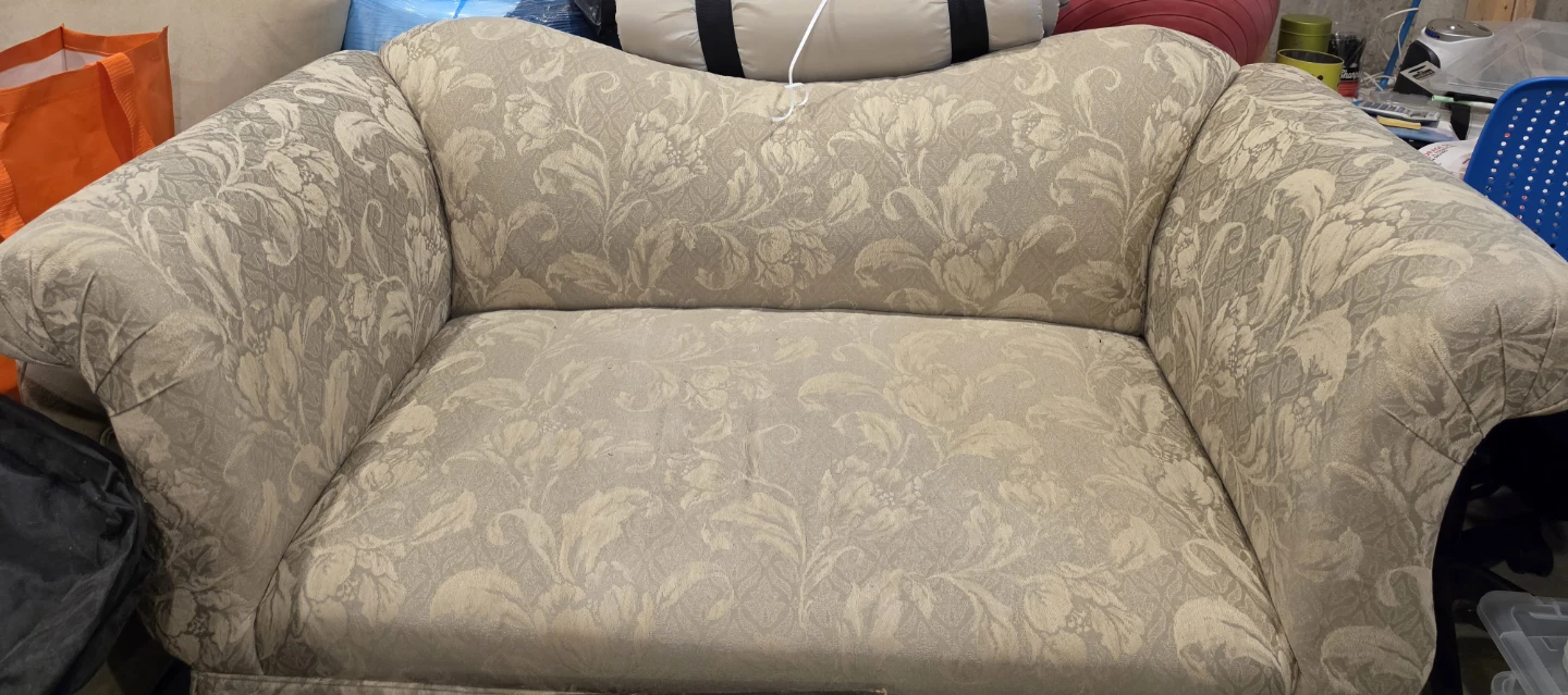 Floral Loveseat⚽