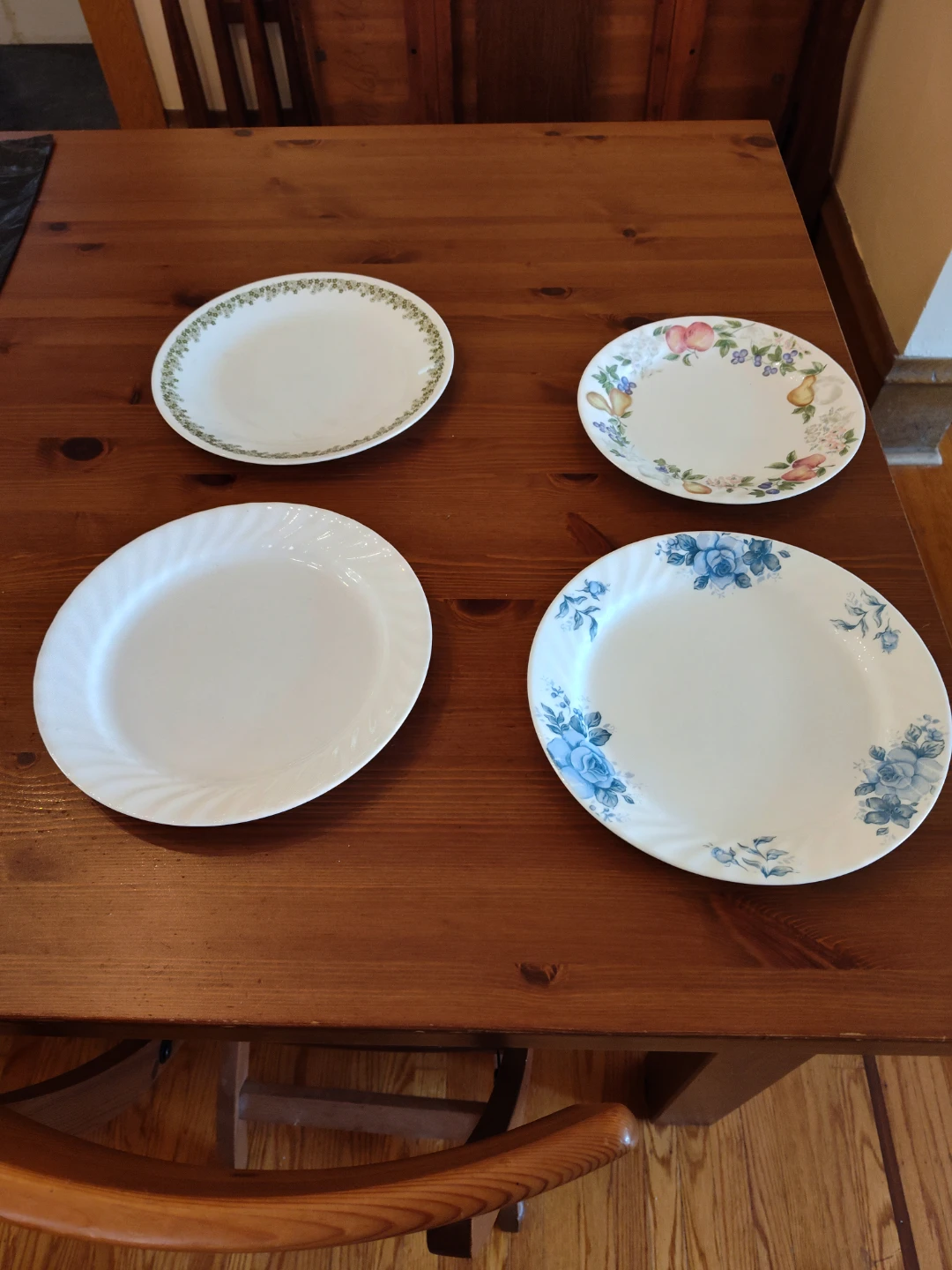 Corelle Plates - Set of 4