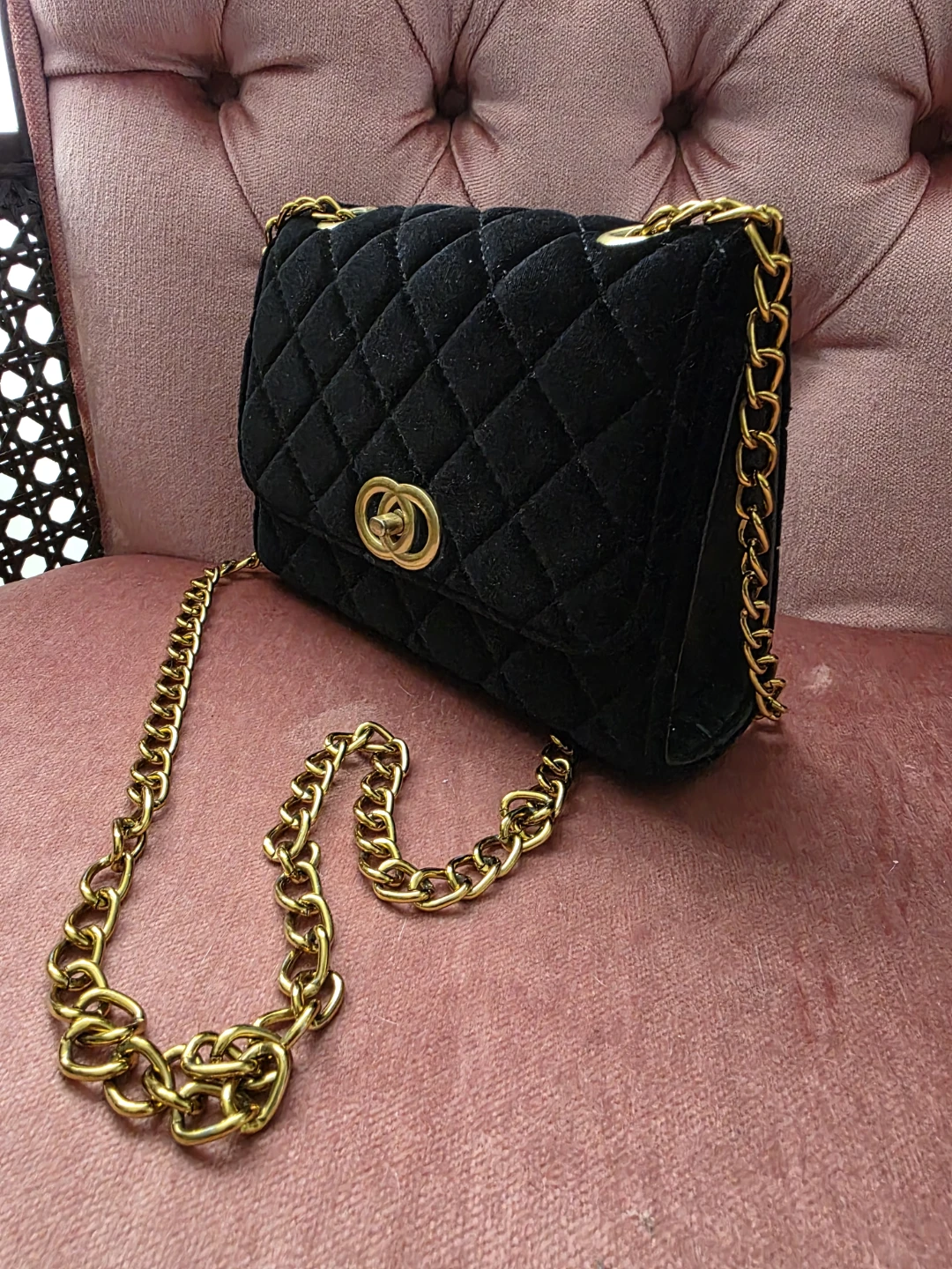 Black Velvet Quilted Handbag with Gold Chain - photo 2