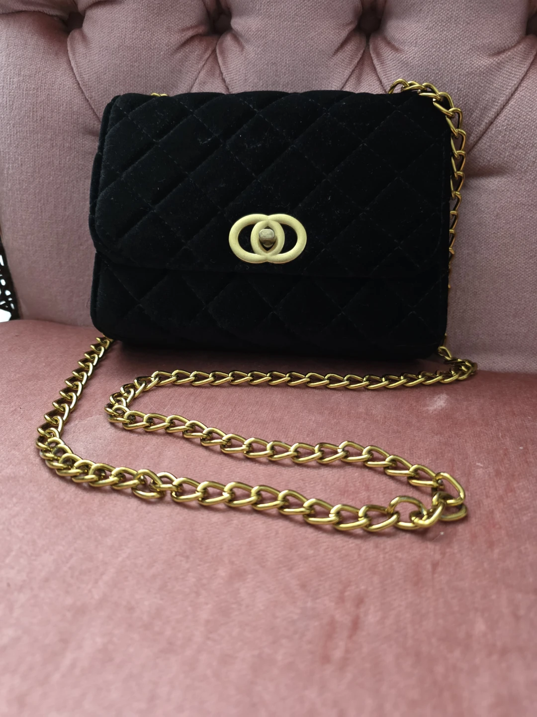 Black Velvet Quilted Handbag with Gold Chain - photo 3