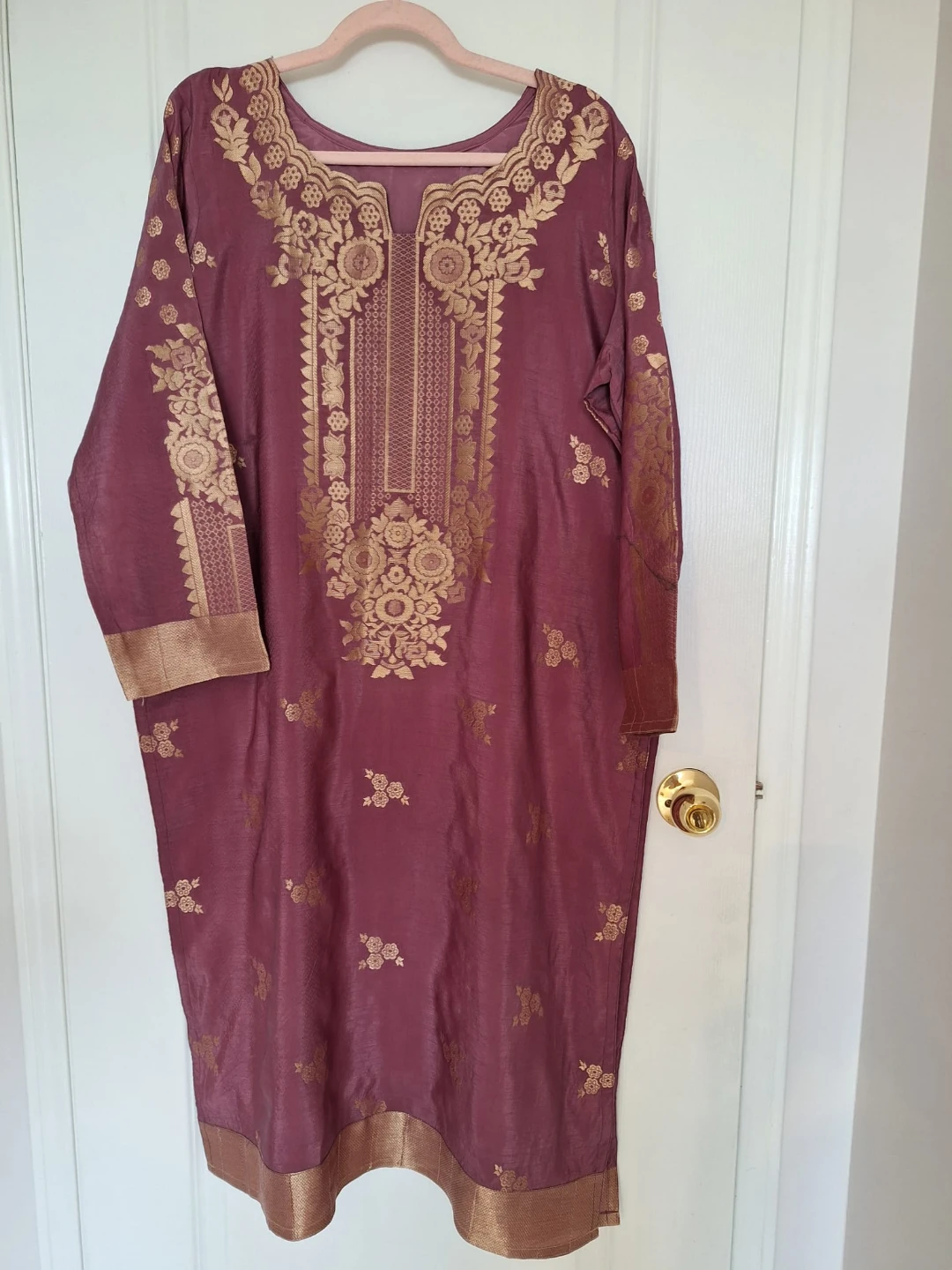 Salwar Set with Zari / Gold Embroidery