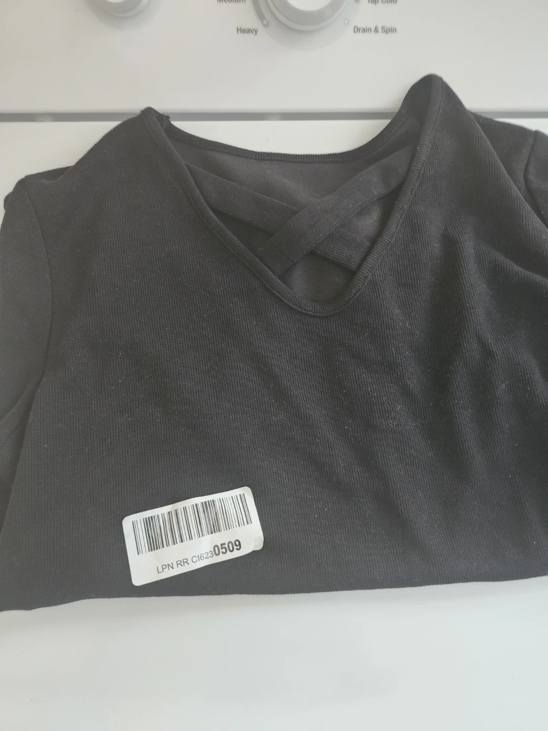 Black long-sleeve top with criss-cross detail ⚽️ - photo 4