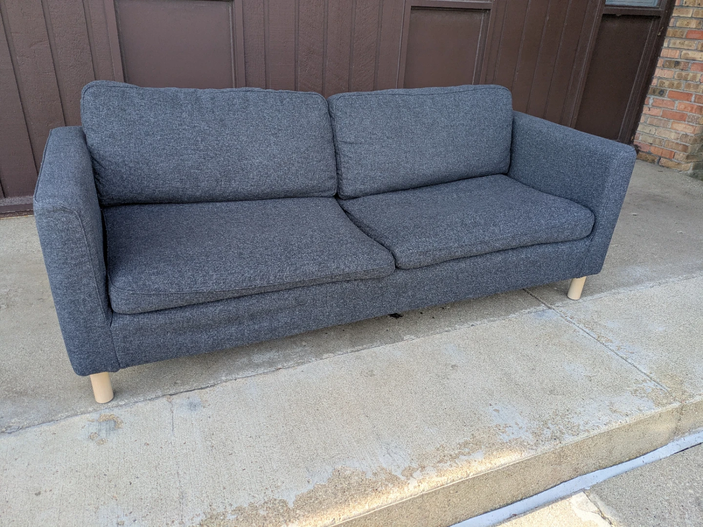 Couch - free delivery - photo 2
