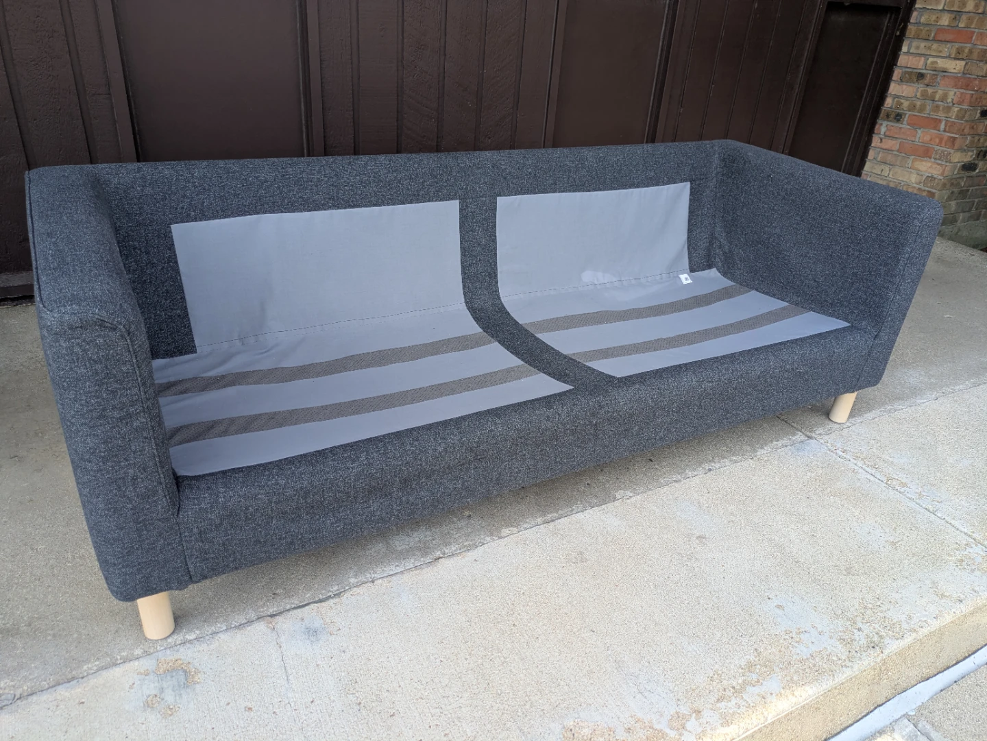 Couch - free delivery - photo 3