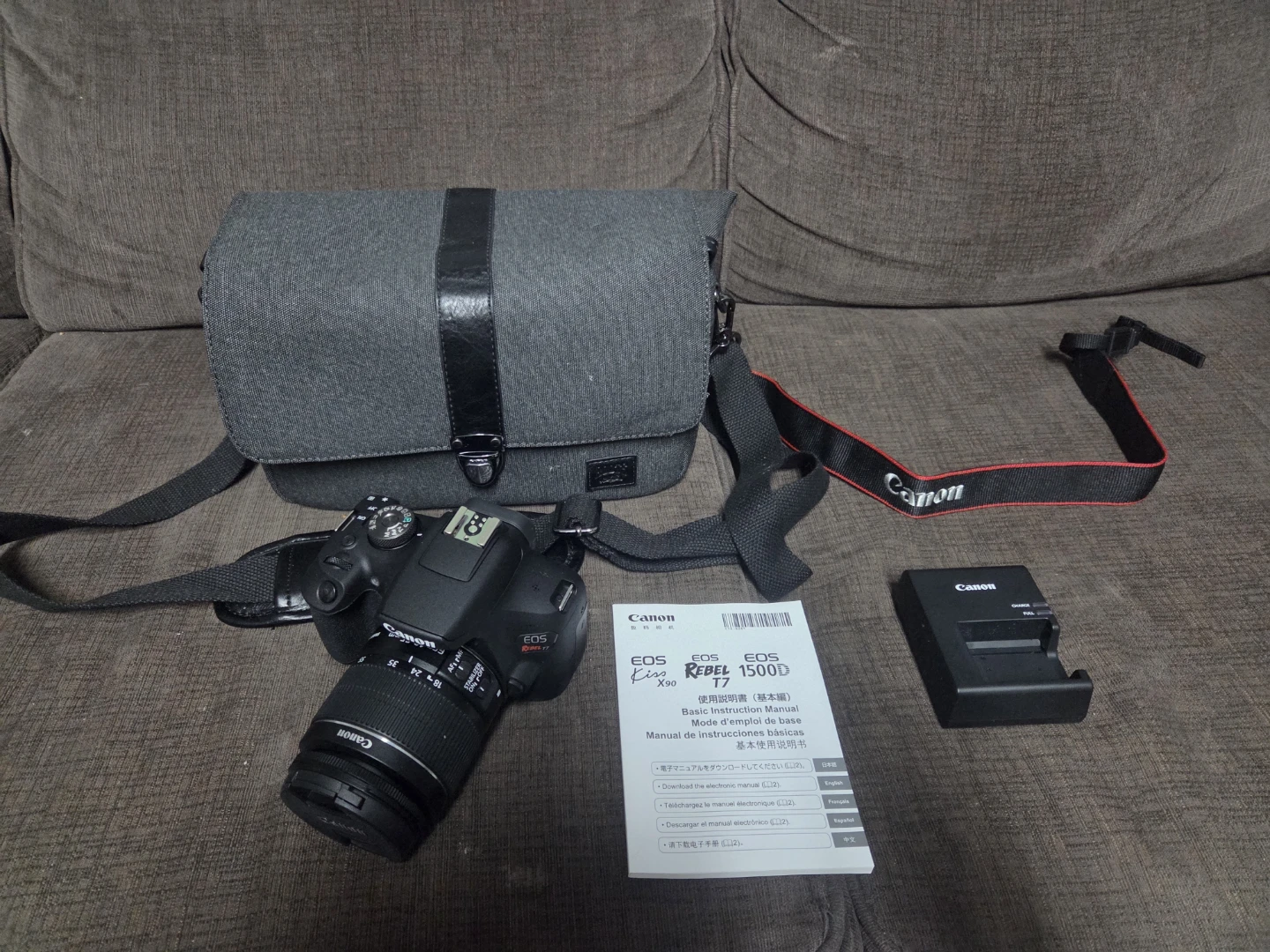 ​Brand New/Unused Canon Rebel T7 Camera Kit + 256GB Card & Bag