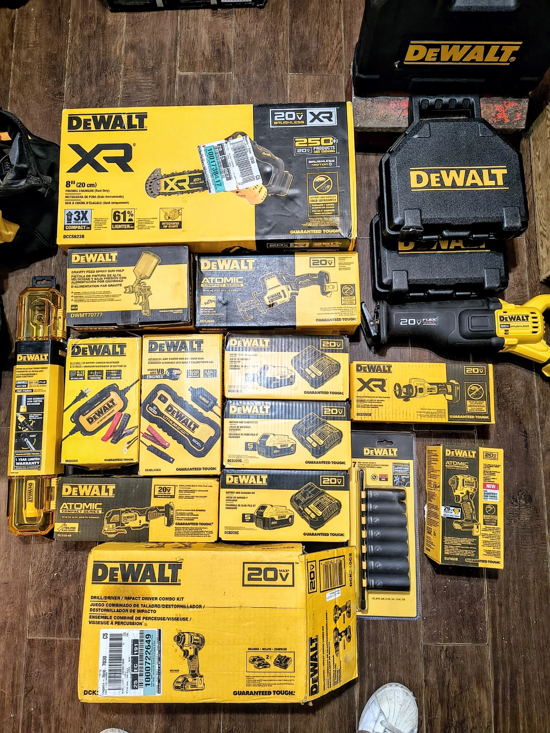 DEWALT 20V XR 8" Pruning Chainsaw and more message me for price
