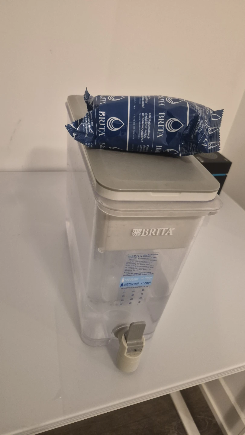 Brita Water Filter Pitcher with Replacement Filter - photo 2