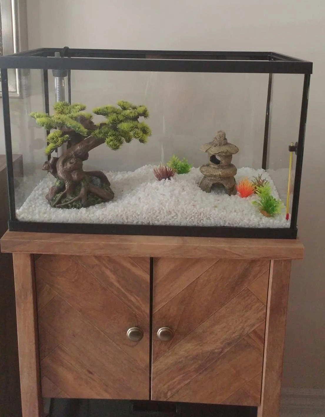 Aquarium with decor and filter - photo 2