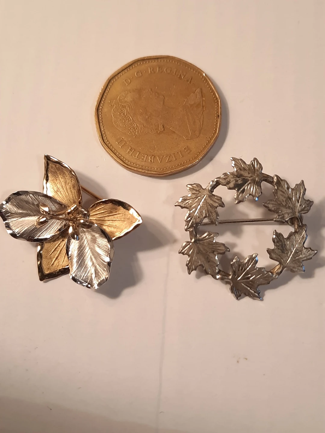 2 sterling silver brooches - Flower & Maple Leaf - photo 2