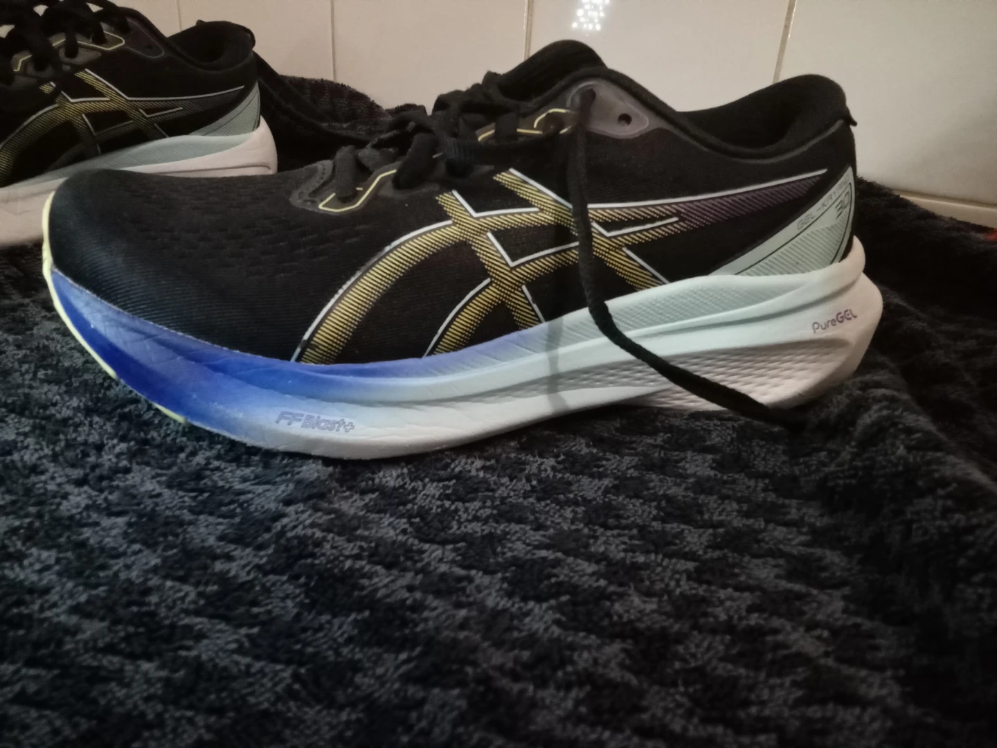 ASICS Gel-Kayano 30 (Size 5.5)